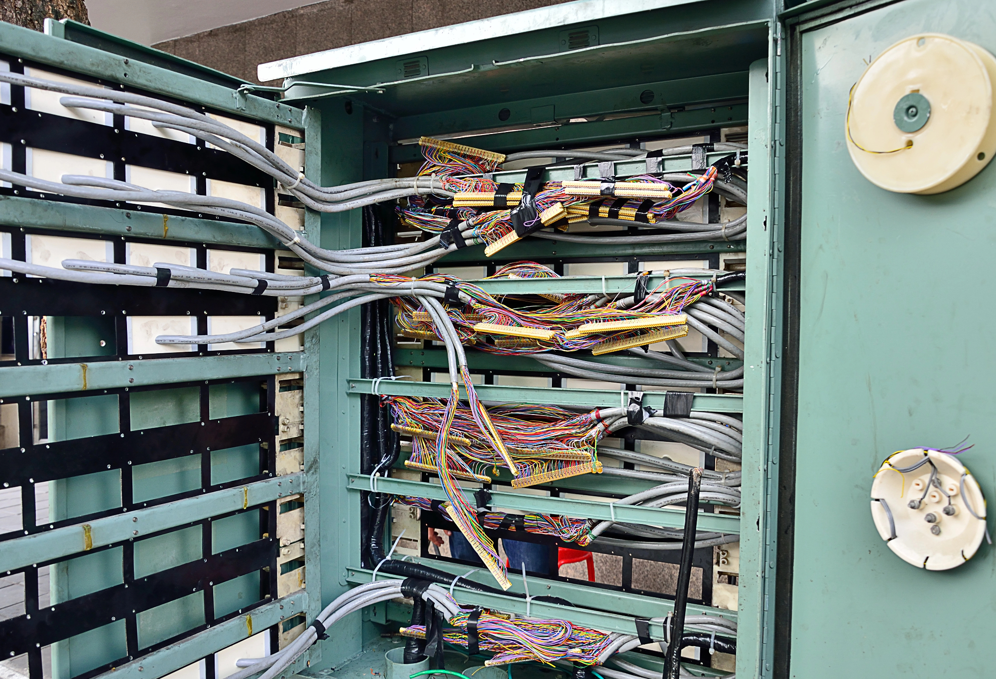 V centru za pomoč je telefonska centrala srce celotnega sistema